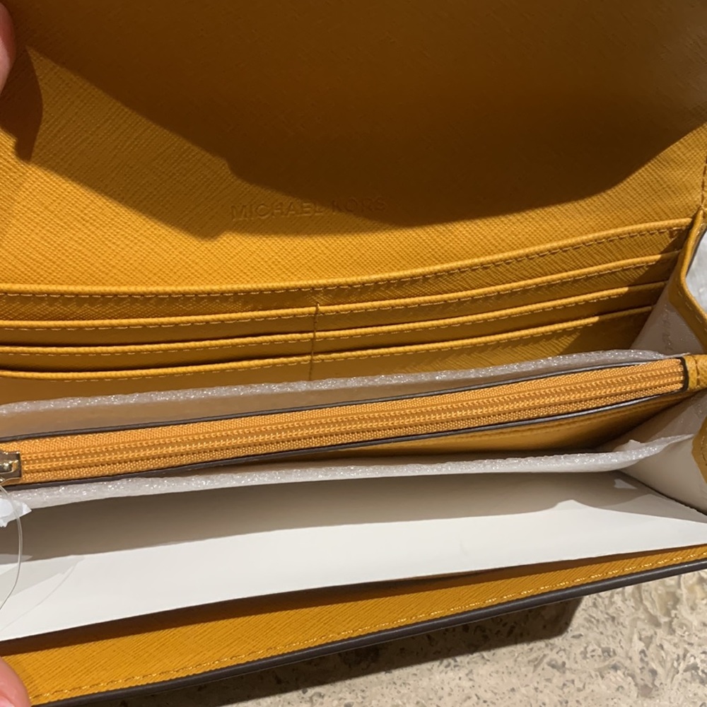 NWT Michael Kors Kingsley Marigold set - Picture 7 of 8